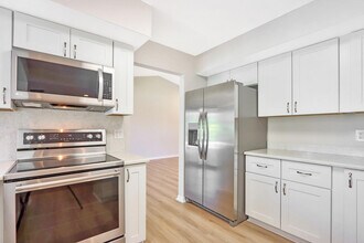 85 Hickory Hill Rd in Jupiter, FL - Building Photo - Building Photo