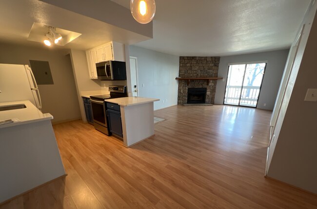 8335 Fairmount Dr in Denver, CO - Building Photo - Building Photo