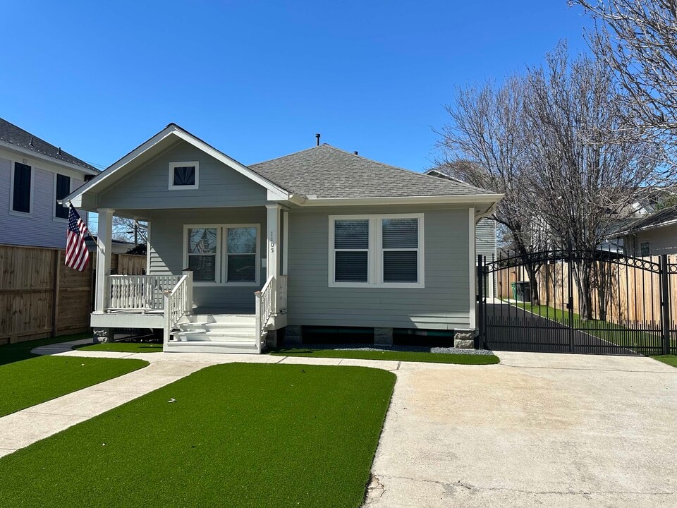 1105 Tulane St, Unit House in Houston, TX - Building Photo