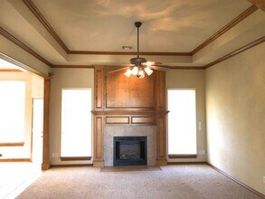 813 W Windmill Ct in Mustang, OK - Building Photo - Building Photo