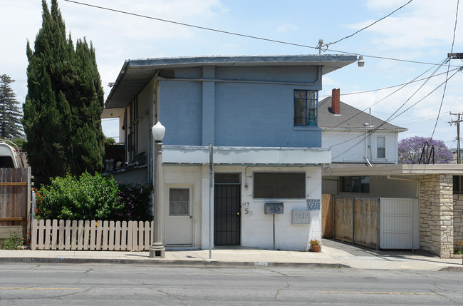 139 S 8th St in Santa Paula, CA - Foto de edificio - Building Photo