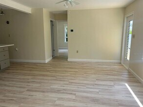 201 Laurel Rd E in Nokomis, FL - Building Photo - Building Photo