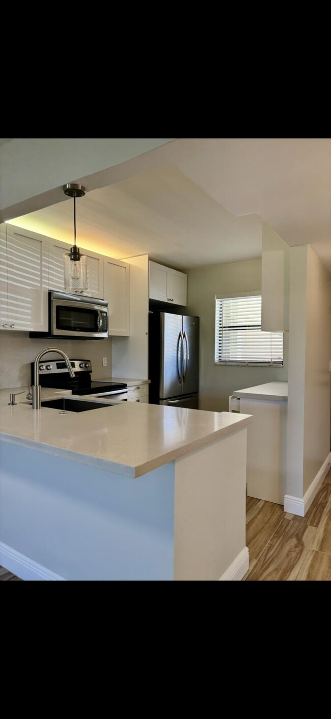 7185 Golf Colony Ct in Greenacres, FL - Building Photo - Building Photo