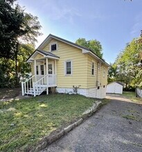 1527 Bellevue Ave in Eau Claire, WI - Building Photo - Building Photo