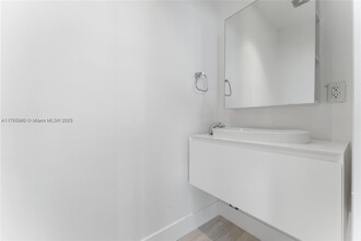 1352 SW 22nd St in Miami, FL - Building Photo - Building Photo