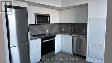 500-500 Wilson Ave in Toronto, ON - Building Photo - Building Photo
