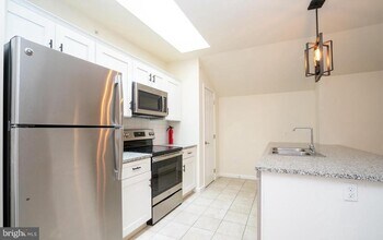 11 Cranbury Rd in West Windsor Township, NJ - Building Photo - Building Photo