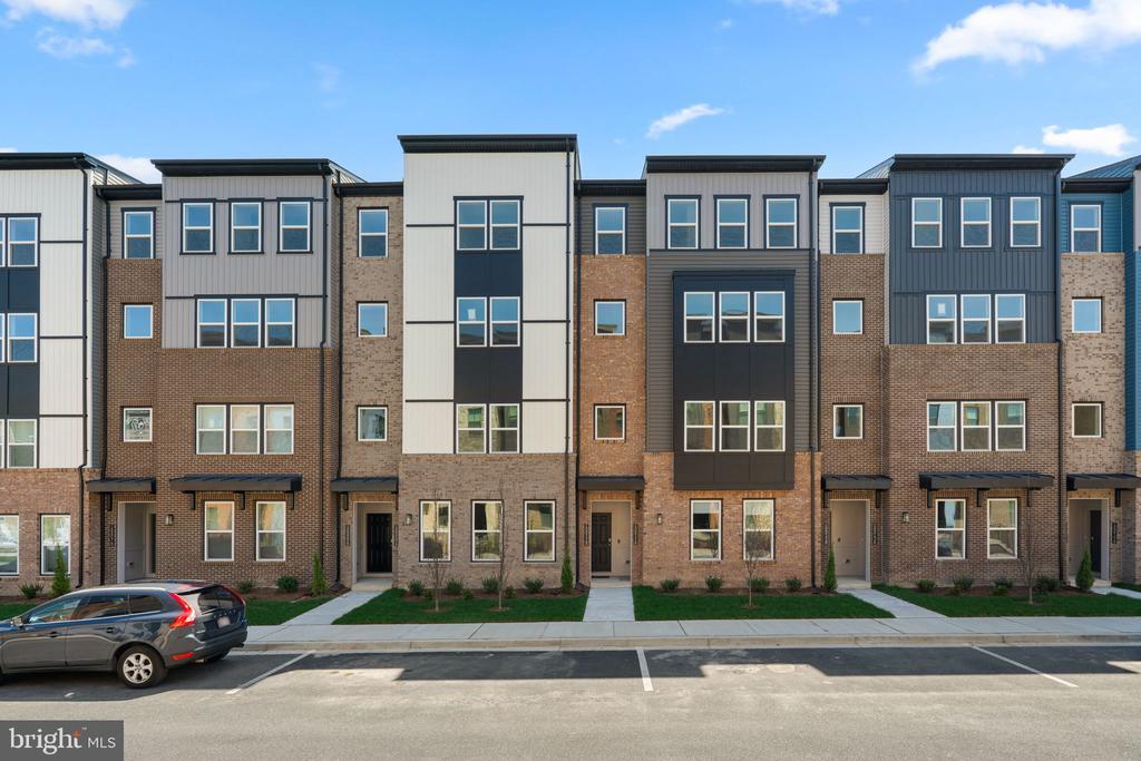 10011 -A American Pharoah Ln in Laurel, MD - Building Photo