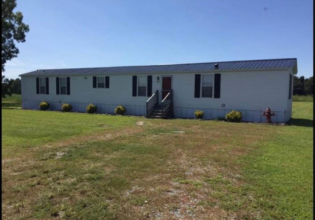 4692 Massey Holt Rd in Princeton, NC - Building Photo