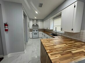 329 Pine Ridge Rd in Jackson, MS - Building Photo - Building Photo