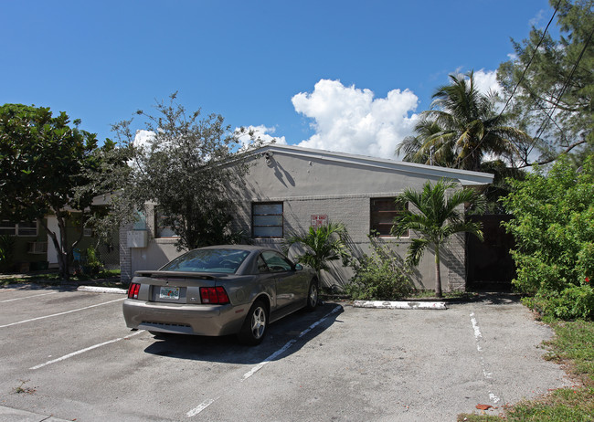 109 NW 14th Way in Dania Beach, FL - Building Photo - Building Photo