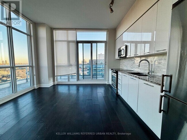 9471 Yonge St in Richmond Hill, ON - Building Photo - Building Photo