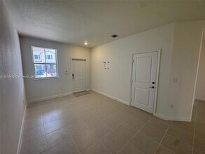 2516 SE 27th Dr in Homestead, FL - Building Photo - Building Photo