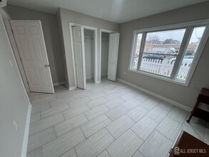 17 Harvey St in New Brunswick, NJ - Building Photo - Building Photo