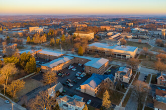 Regent-East Apartments in Whitewater, WI - Foto de edificio - Building Photo