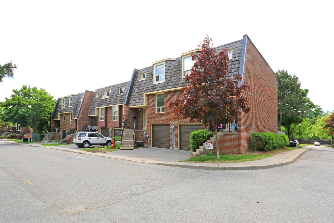 Willowood Townhomes in Toronto, ON - Building Photo