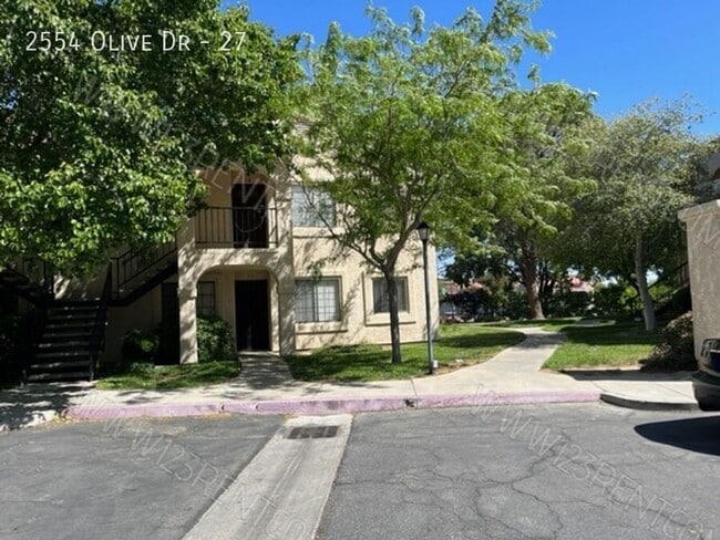 2554 Olive Dr in Palmdale, CA - Building Photo - Building Photo