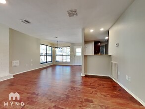 102 Summer Crest Cir in Spring, TX - Building Photo - Building Photo