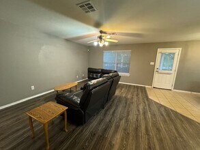 4923 Celtic Cor in San Antonio, TX - Building Photo - Building Photo
