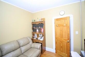 328 Washington St, Unit 2 in Somerville, MA - Foto de edificio - Building Photo
