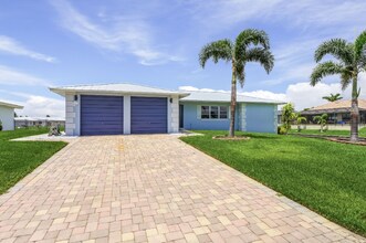 1047 SE 30th Terrace in Cape Coral, FL - Foto de edificio - Building Photo