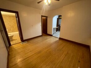 4829 S Tripp Ave, Unit 1R in Chicago, IL - Foto de edificio - Building Photo