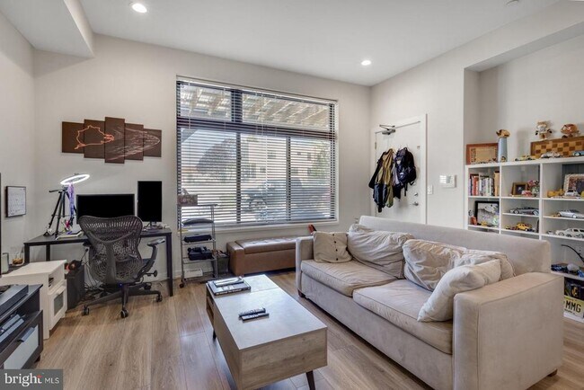 385 Martin St-Unit -1F in Philadelphia, PA - Building Photo - Building Photo