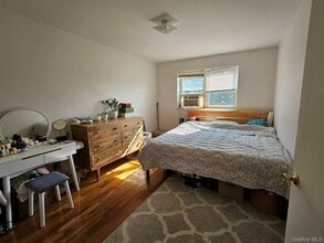 16-21-21 200th St in Queens, NY - Building Photo - Building Photo