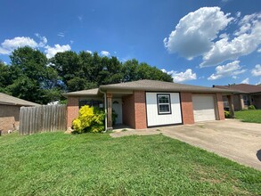 1660 N Dawn Dr in Fayetteville, AR - Building Photo - Building Photo
