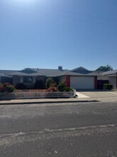 1046 Arlington Rd in Livermore, CA - Building Photo - Building Photo