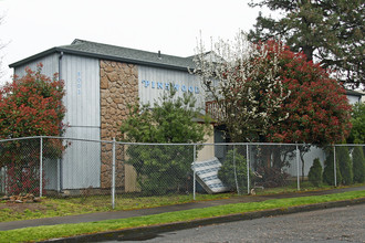 5002 SE 70th Ave in Portland, OR - Building Photo - Building Photo