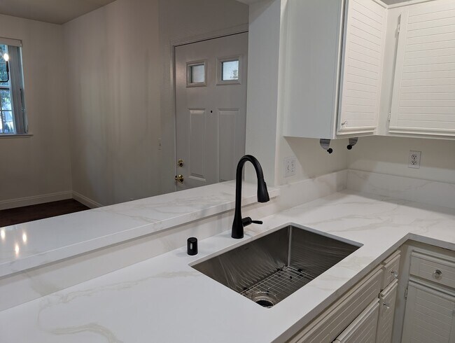 24153 Del Monte Dr. in Santa Clarita, CA - Building Photo - Building Photo