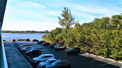 2560 S Ocean Blvd in Palm Beach, FL - Building Photo - Building Photo