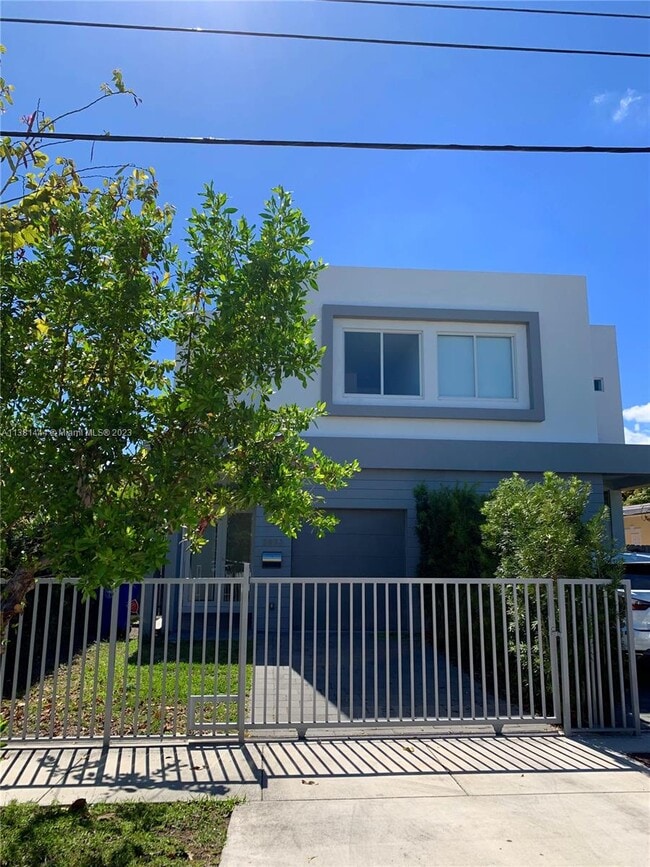 2852 SW 32nd Ct in Miami, FL - Building Photo - Building Photo