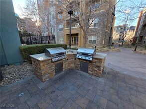 62 E Serene Ave in Las Vegas, NV - Building Photo - Building Photo