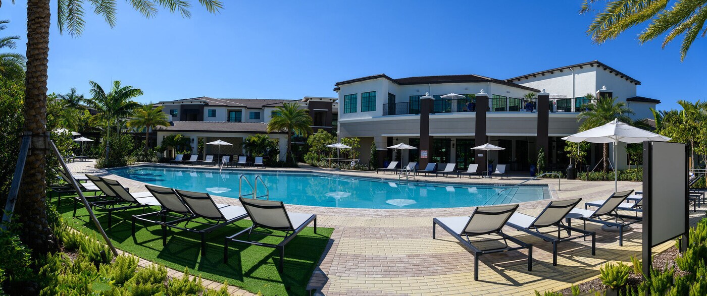 Atlantico at Aquabella in Hialeah, FL - Building Photo