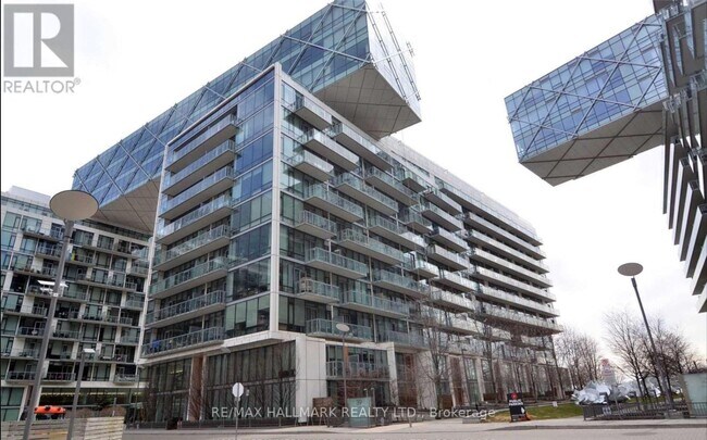 property at 39-739 Queens Quay E