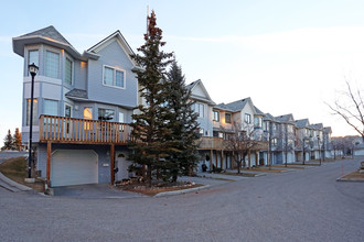 208 Prominence Hts SW in Calgary, AB - Building Photo - Building Photo