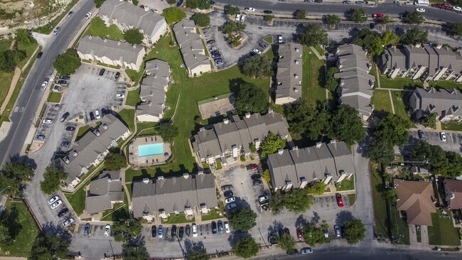 A Country Place in Austin, TX - Foto de edificio - Building Photo