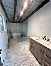 9552 Ventura Way in Chatsworth, CA - Building Photo - Building Photo