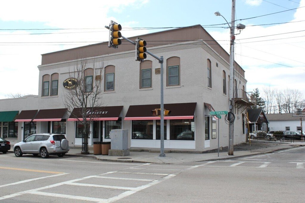 18 E Central St in Franklin, MA - Building Photo