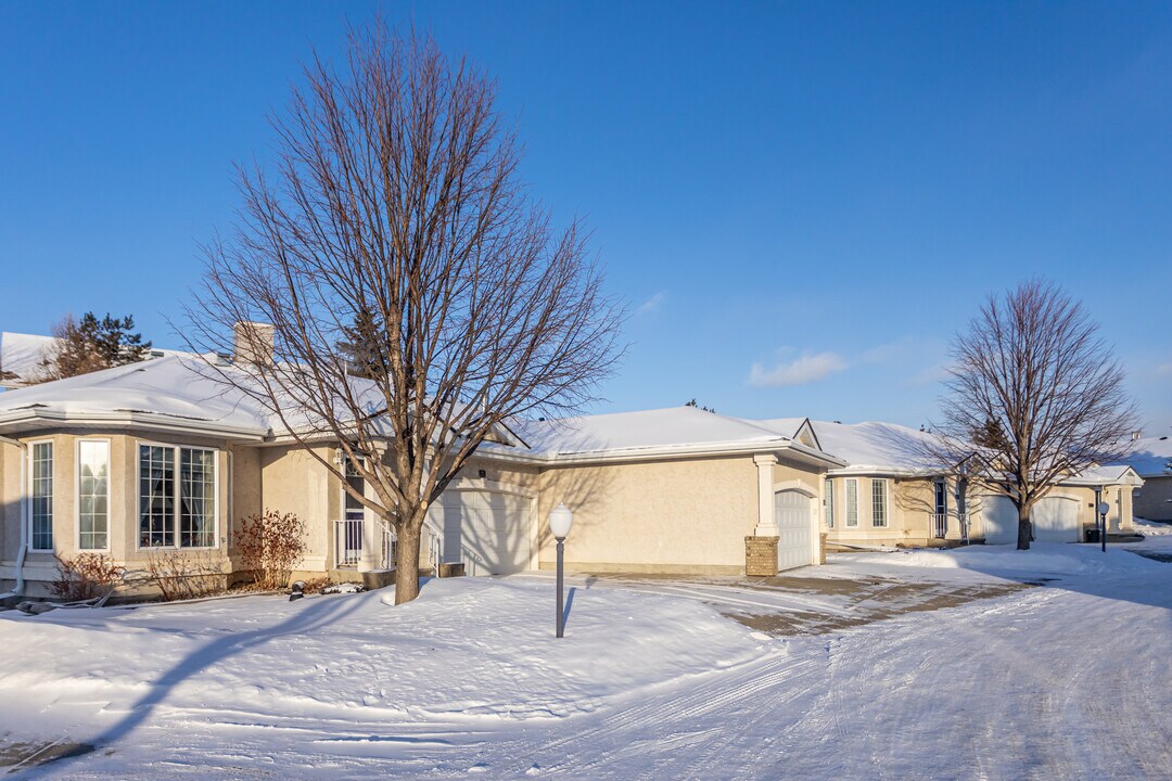 201-299 Youville Dr NW in Edmonton, AB - Building Photo