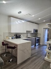 203 E 3rd St in Hialeah, FL - Foto de edificio - Building Photo