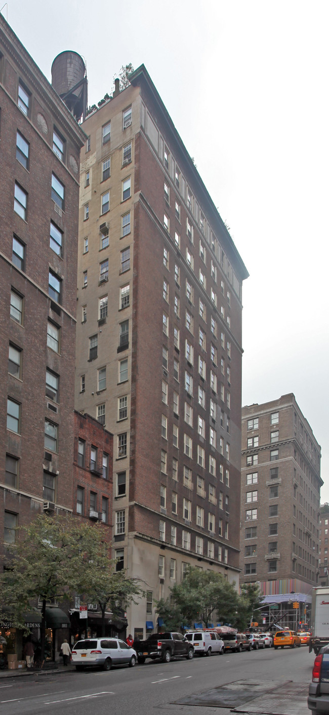 141 E 72nd St in New York, NY - Building Photo - Building Photo