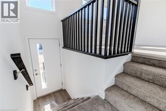 70 Kenesky Dr in Waterdown, ON - Building Photo - Building Photo