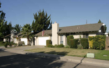 1304 Pierce Dr in Clovis, CA - Building Photo - Building Photo