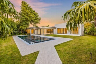 223 Shore Dr S in Miami, FL - Building Photo - Building Photo