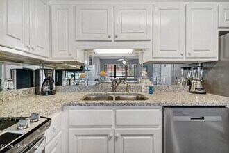 17462 Front Beach Rd in Panama City Beach, FL - Foto de edificio - Building Photo