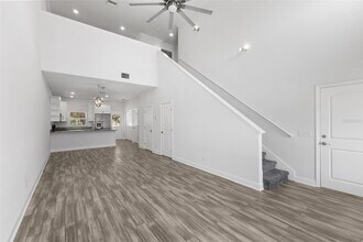 8704 Kenyon View Ct in Tampa, FL - Foto de edificio - Building Photo