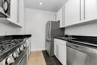 50 Murray St, Unit 1016 in New York, NY - Building Photo - Building Photo